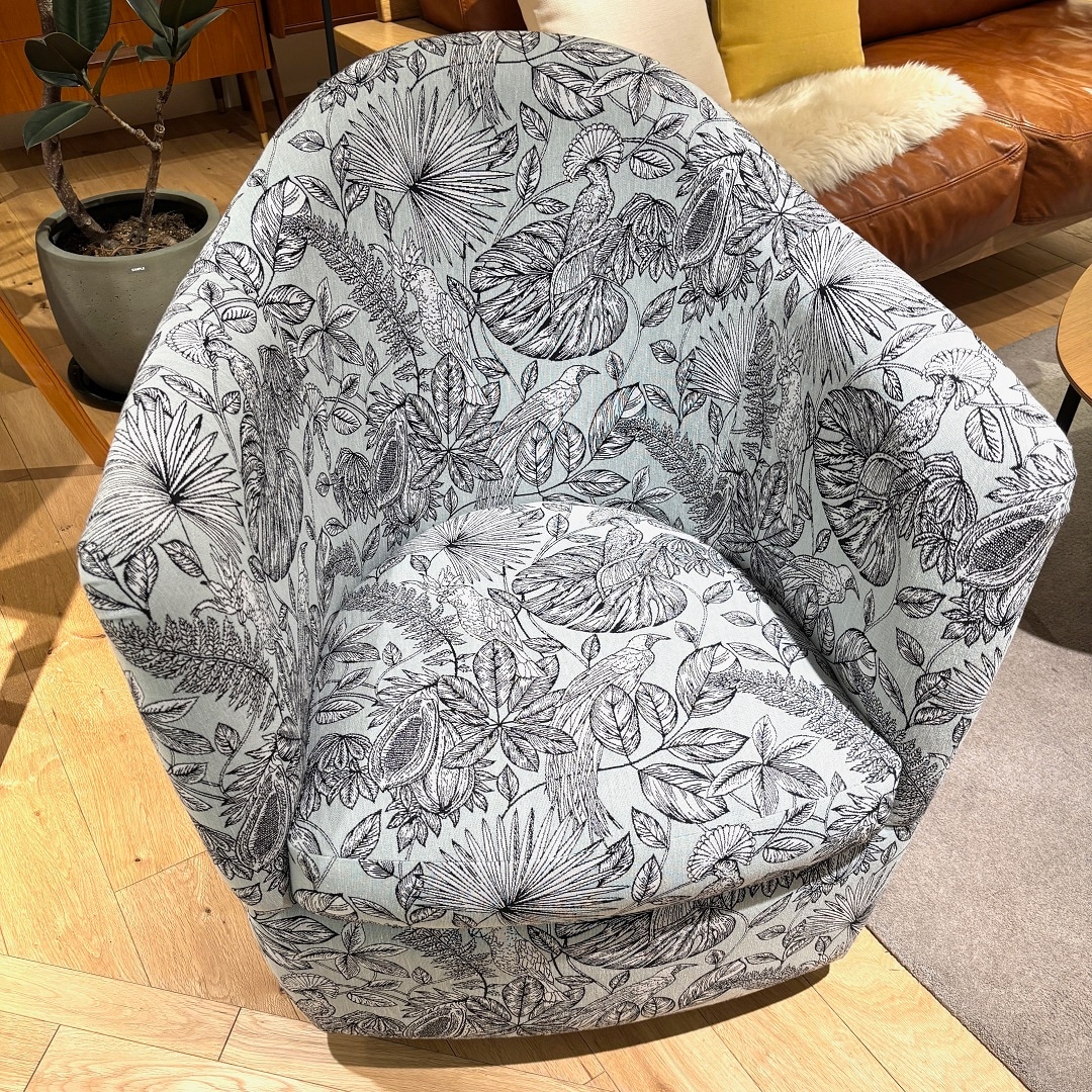 DRESS SOFA