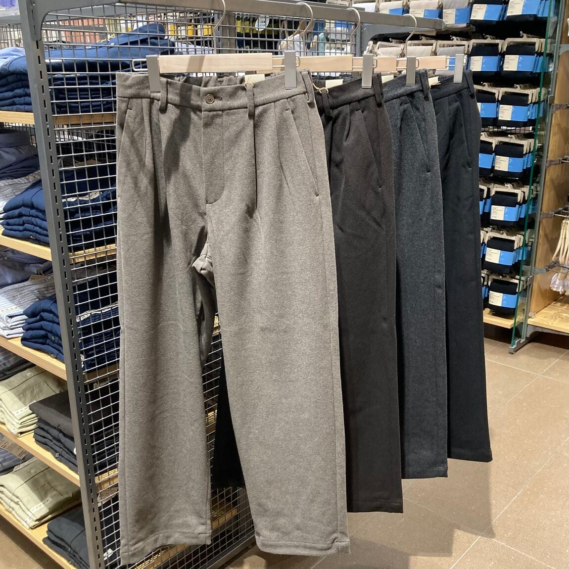 【ラザウォーク甲斐双葉】衣服 新商品のご紹介_P59NjR