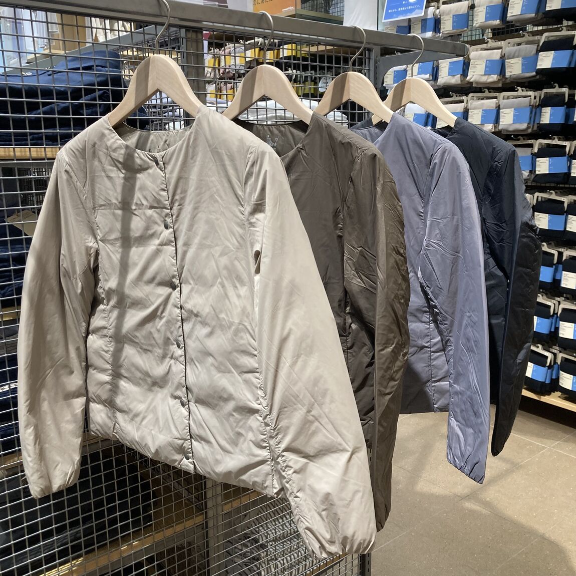 【ラザウォーク甲斐双葉】衣服 新商品のご紹介_F2ALw7