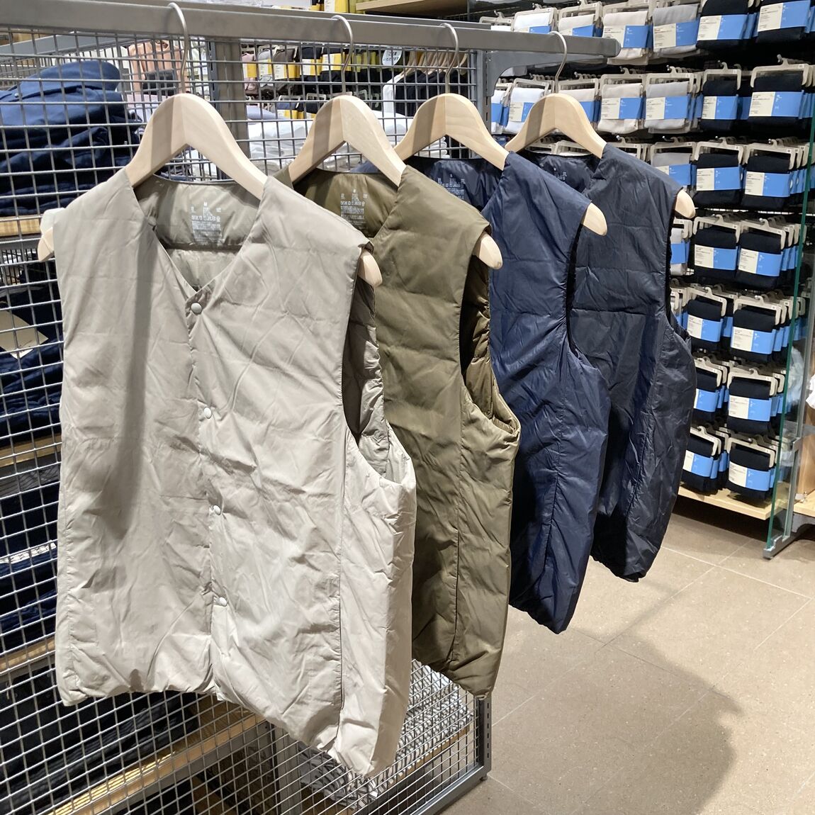 【ラザウォーク甲斐双葉】衣服 新商品のご紹介_r5K4RV