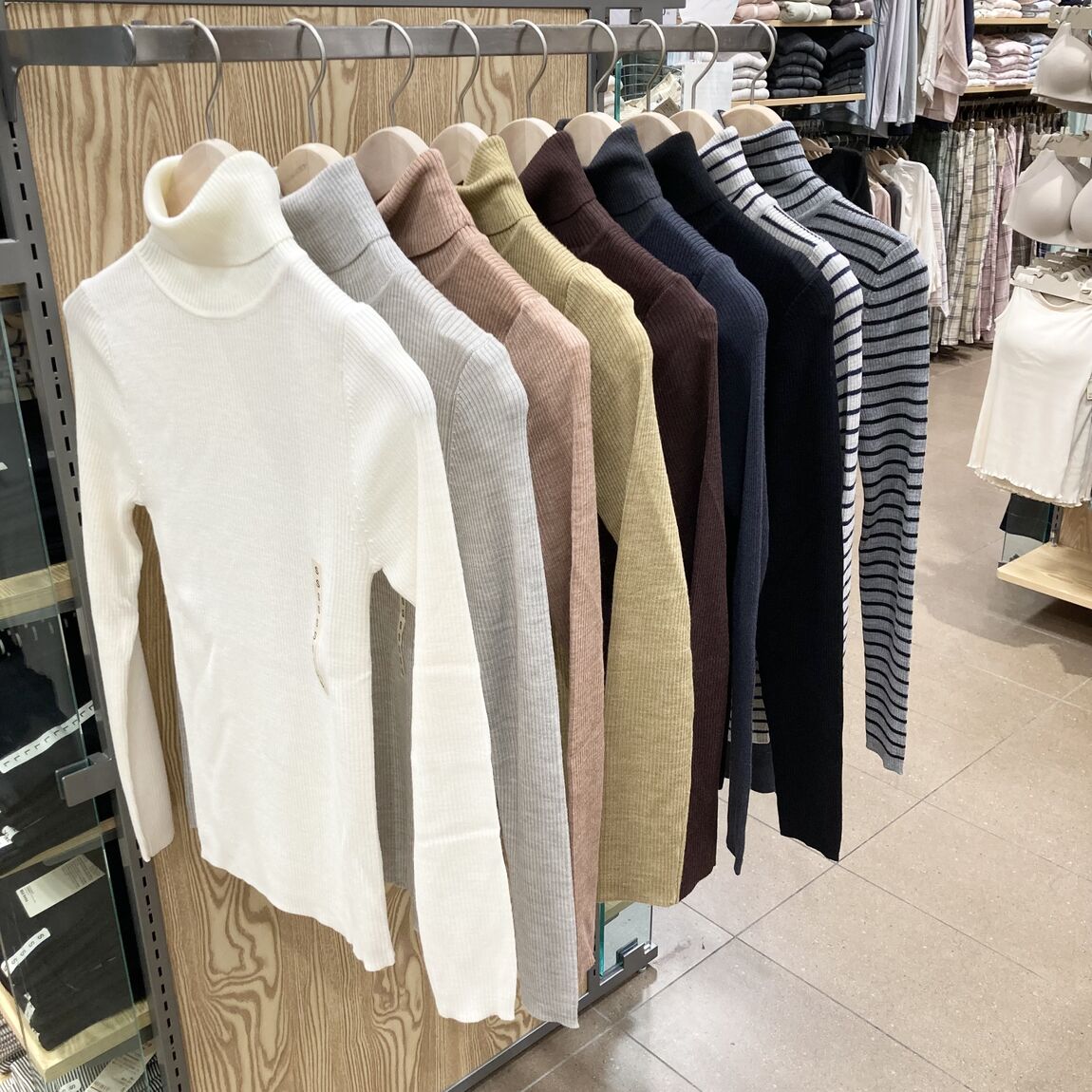 【ラザウォーク甲斐双葉】衣服 新商品のご紹介_48zrww