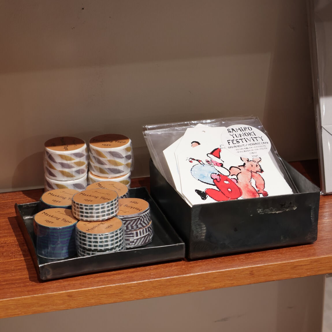 柚木沙弥郎オリジナル雑貨も販売中