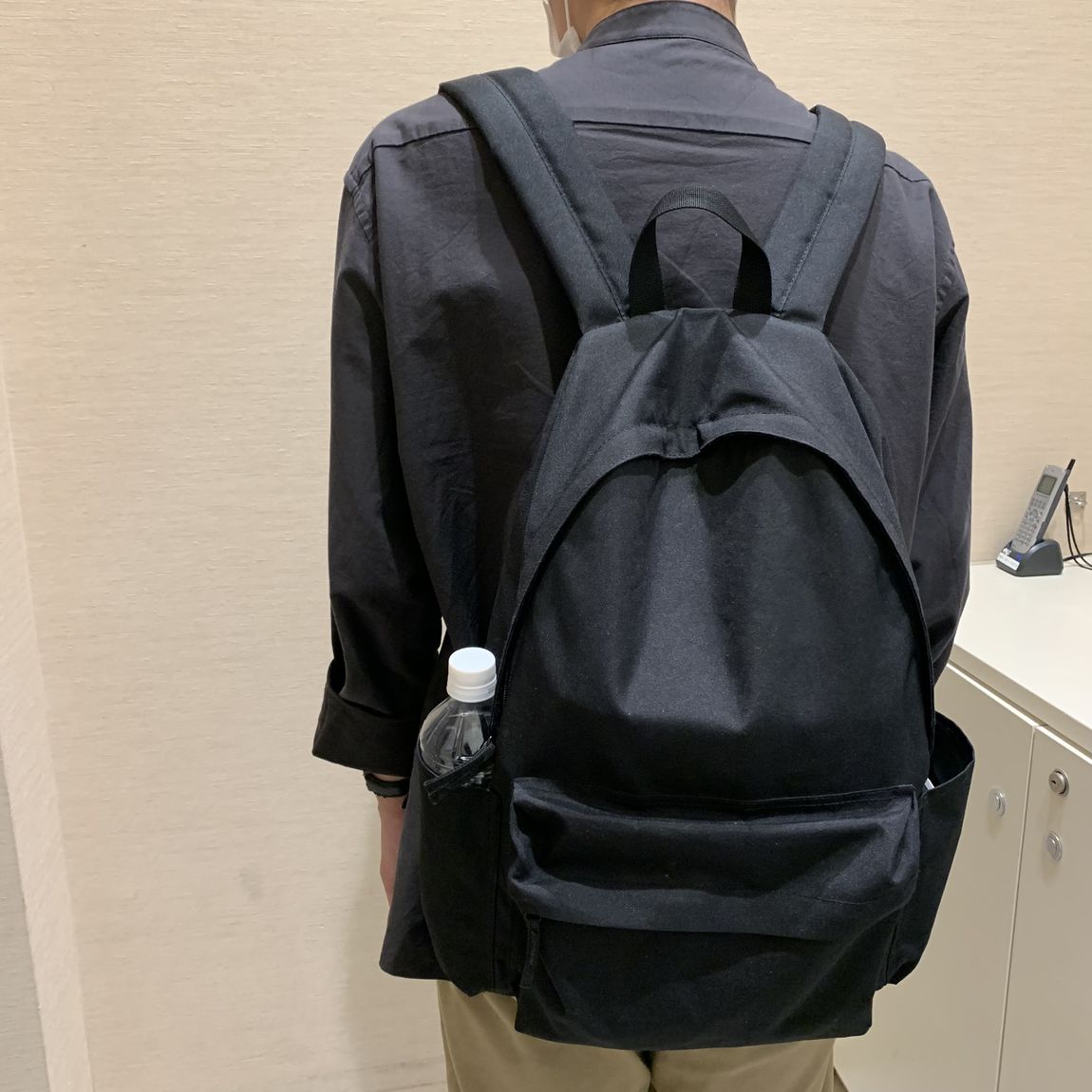 サイドポケットと前面ポケットの様子