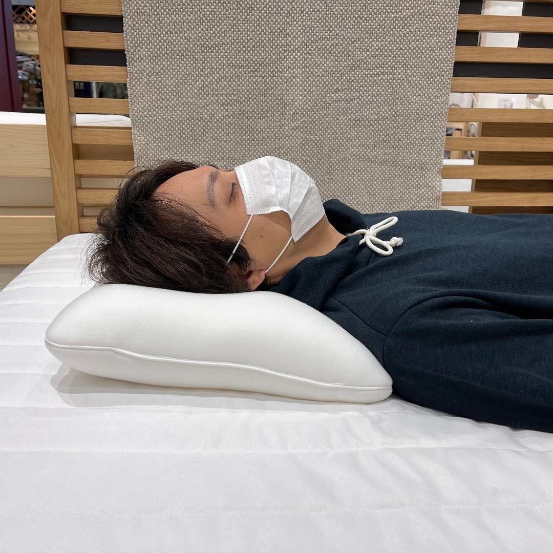 頭を支える沈み込み過ぎない枕04