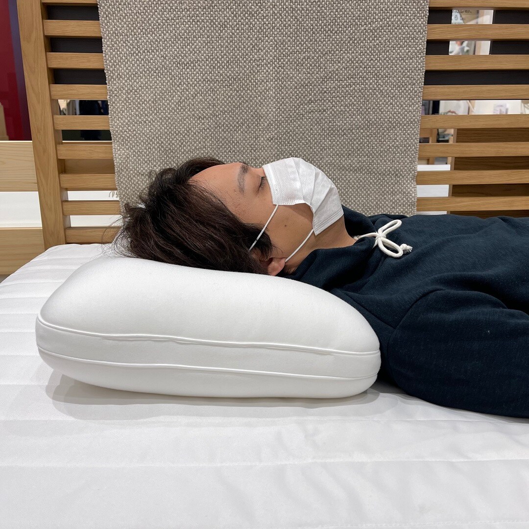 頭を支える沈み込み過ぎない枕02