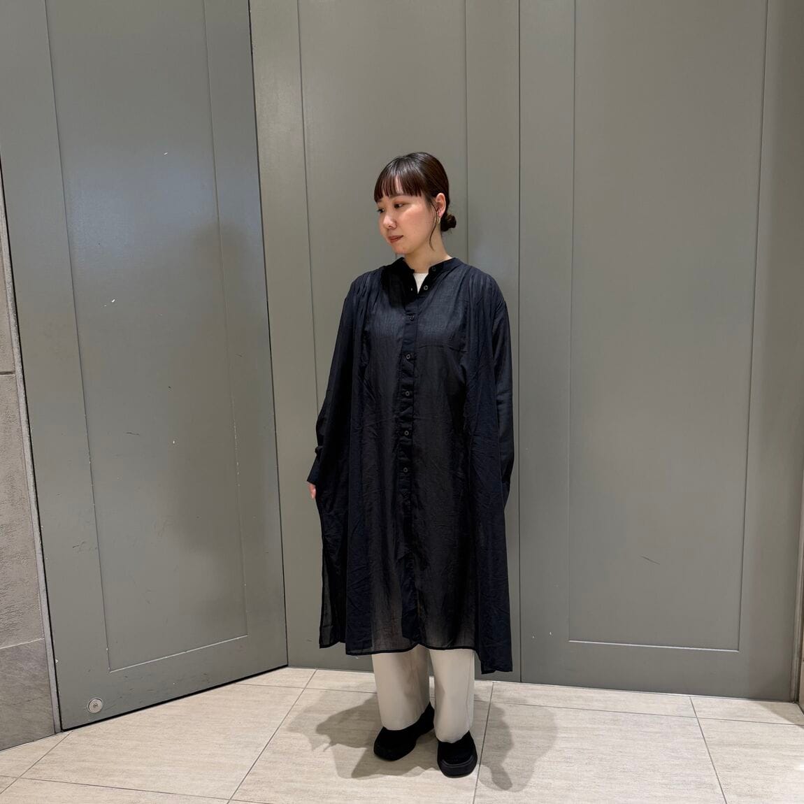 婦人 強燃シアー長袖シャツワンピース黒 全身