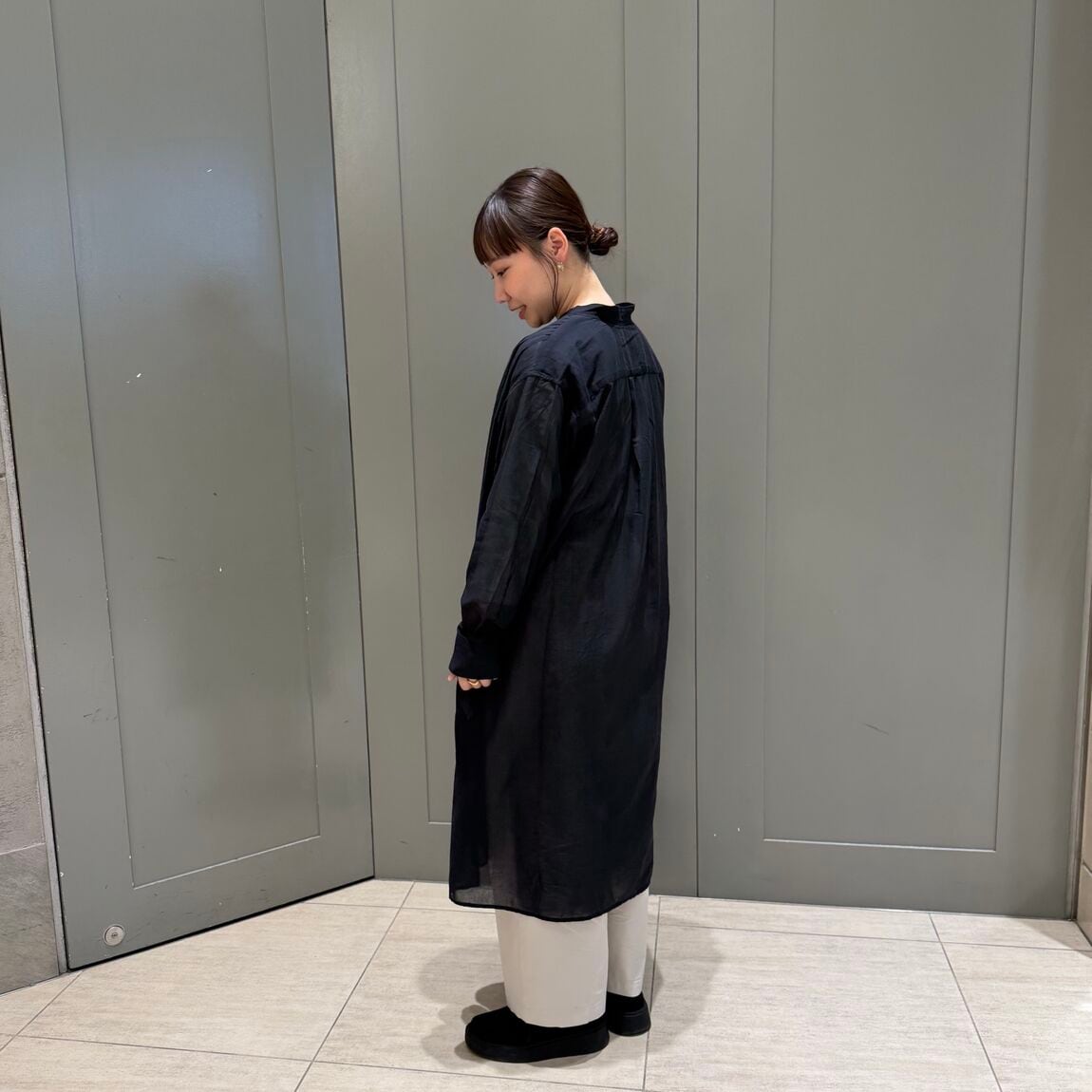 婦人 強燃シアー長袖シャツワンピース黒 全身