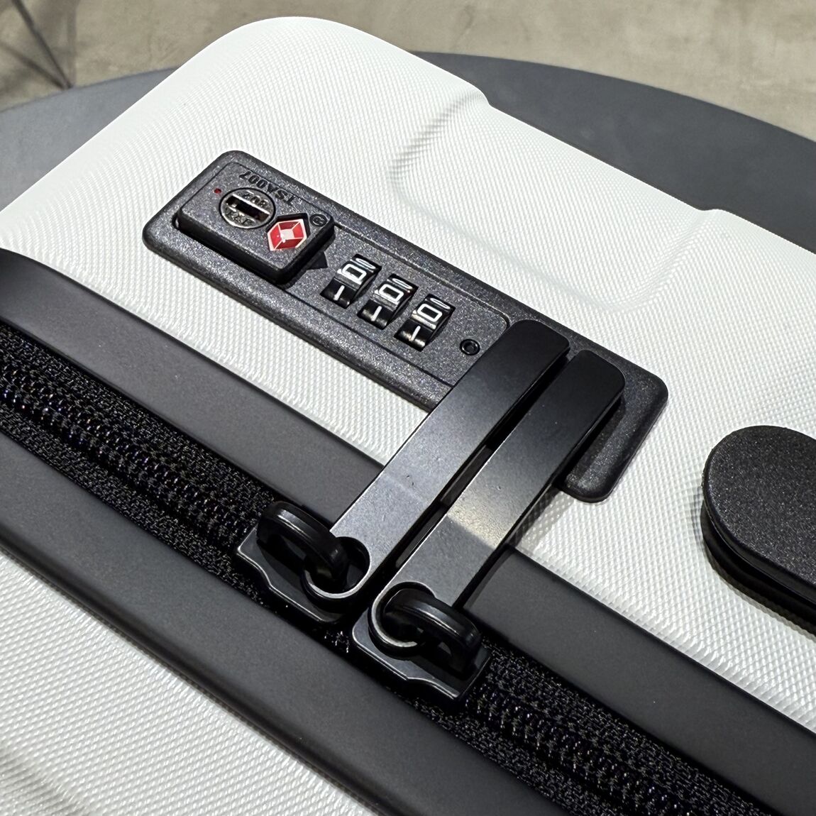 キャリーケース