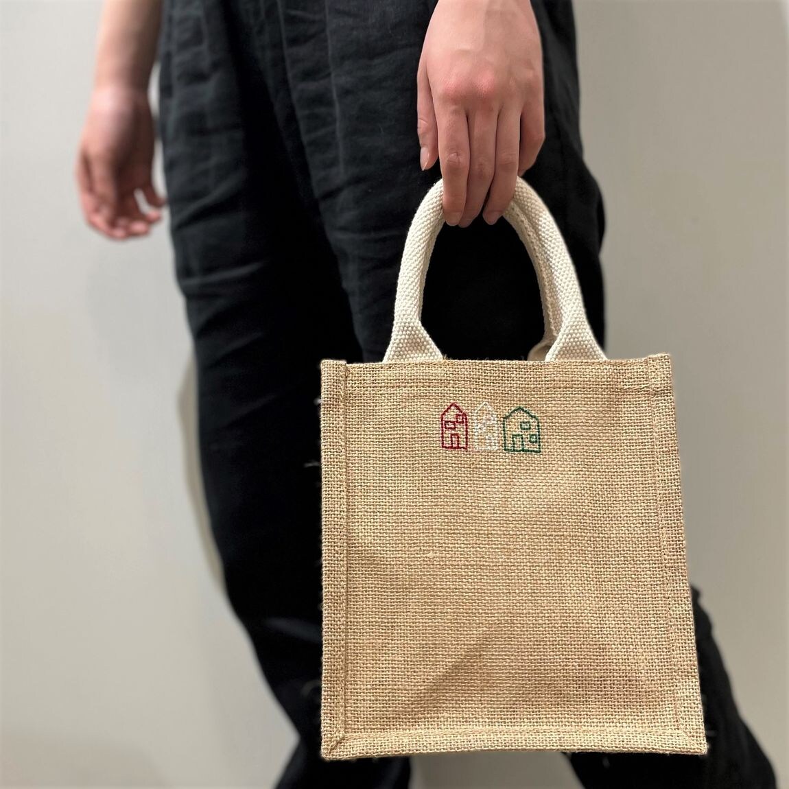 窓の家刺繍