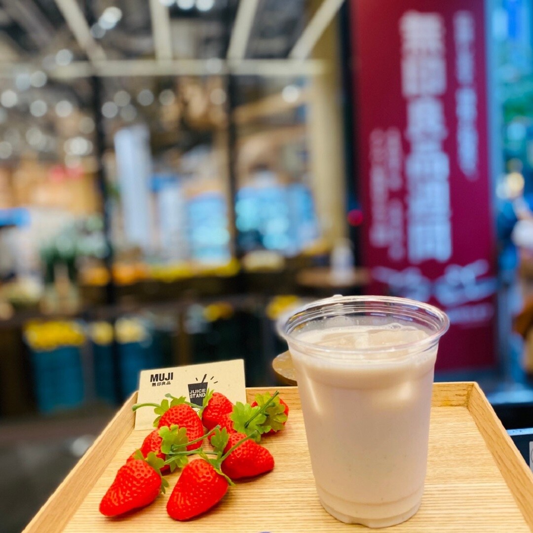 Mujidiner 銀座 いちごミルクで一息つきませんか 1fジューススタンド 無印良品