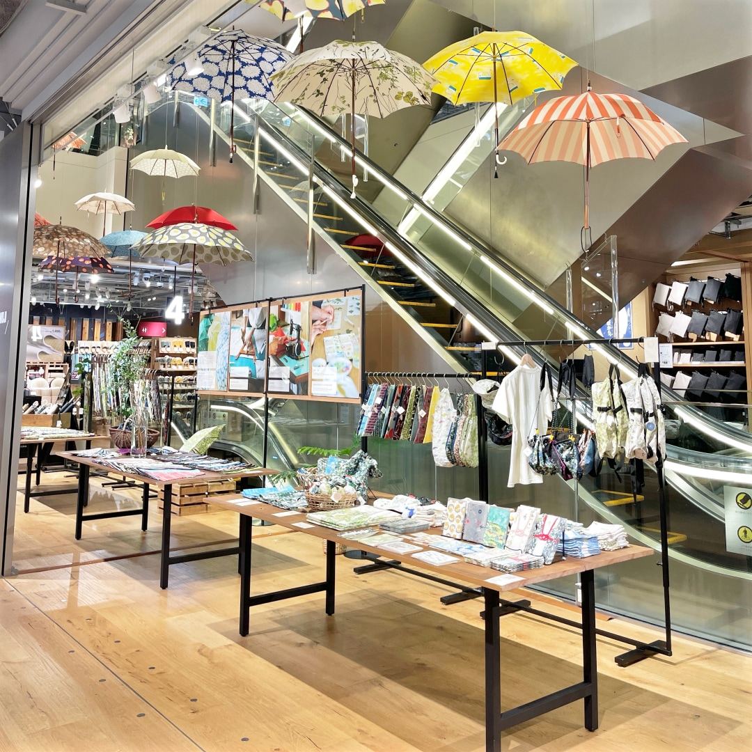 【銀座】イイダ傘店 展示販売会 傘の雨 〜It‘s Raining Umbrellas 〜はじまりました。｜4F OpenMUJI 