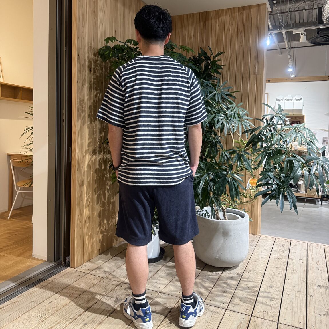 後ろ姿
