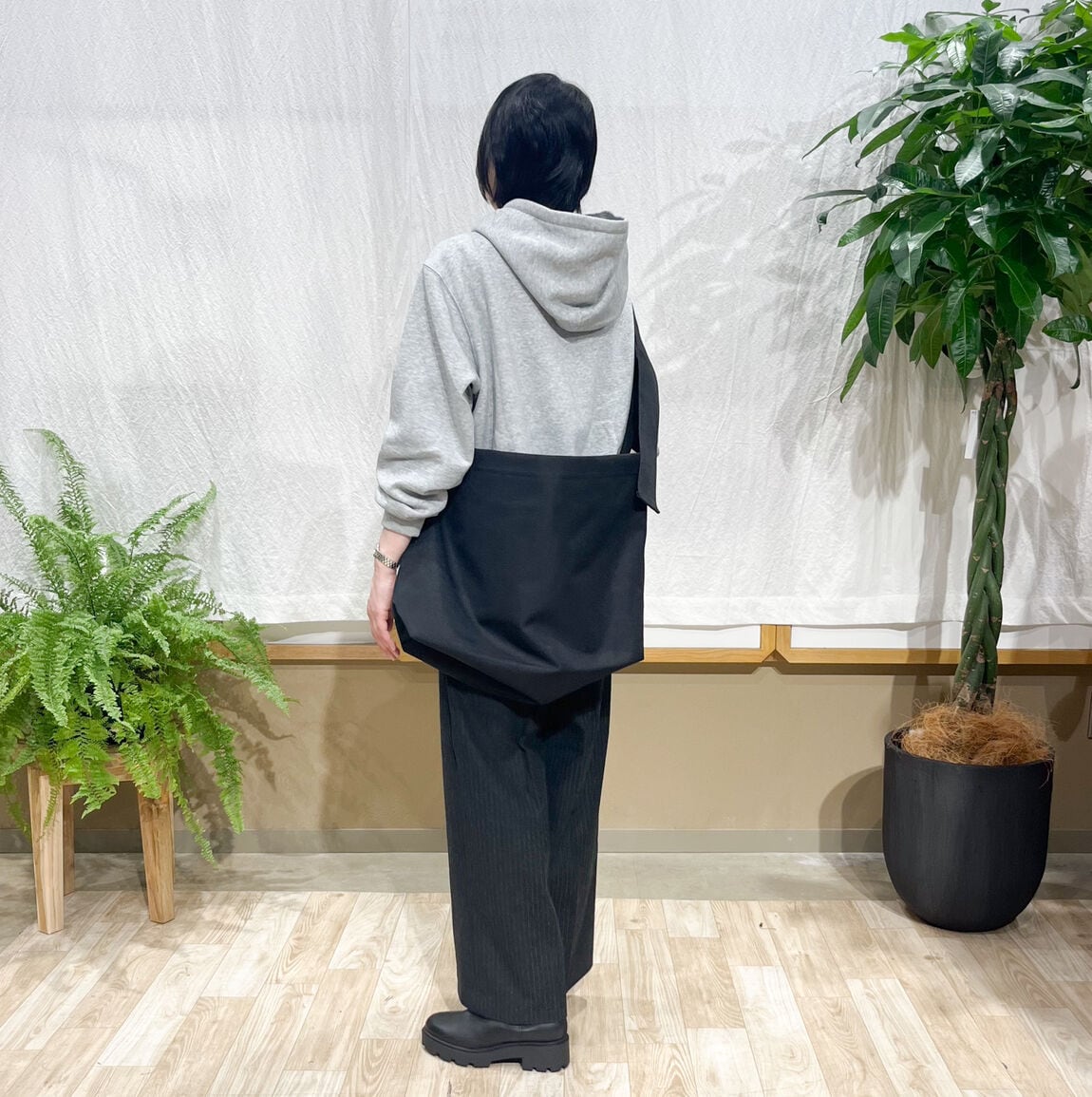 後ろ