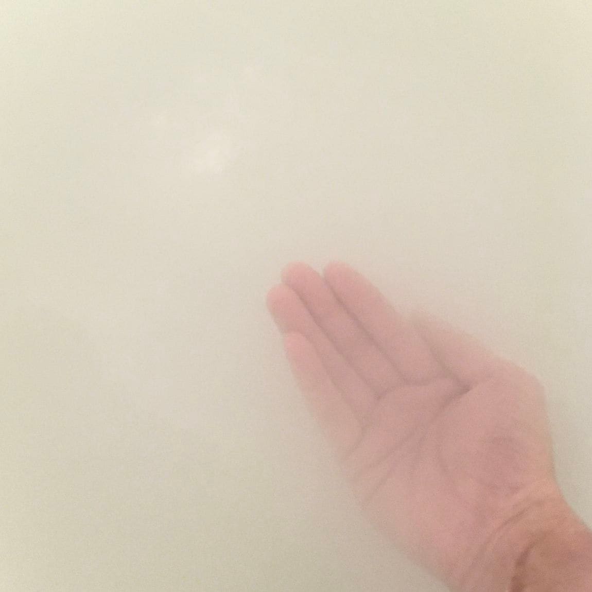 【札幌ステラプレイス】入浴剤を入れたお湯を手ですくう画像