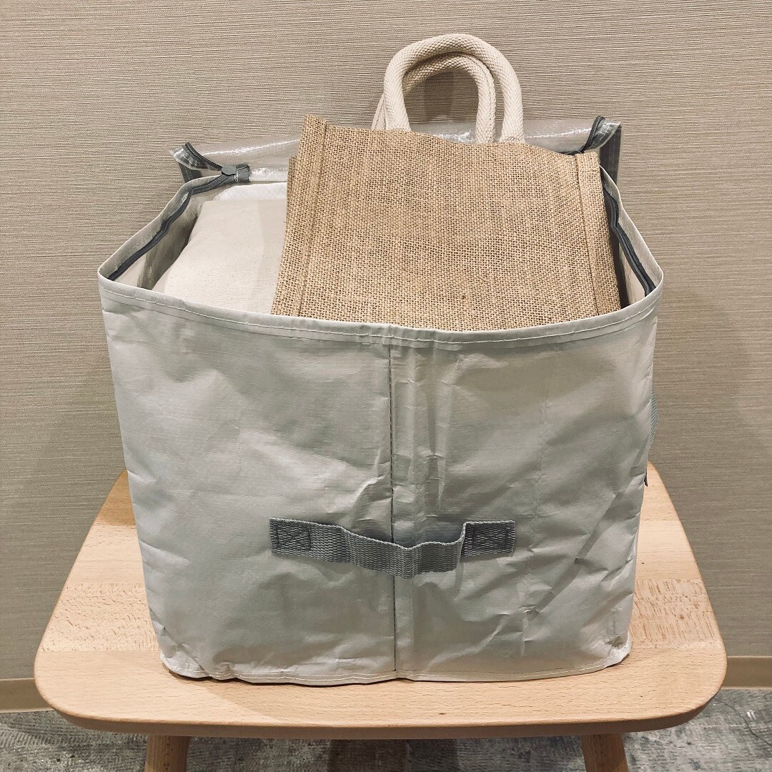 レジャーシートでつくった たためる収納袋 中