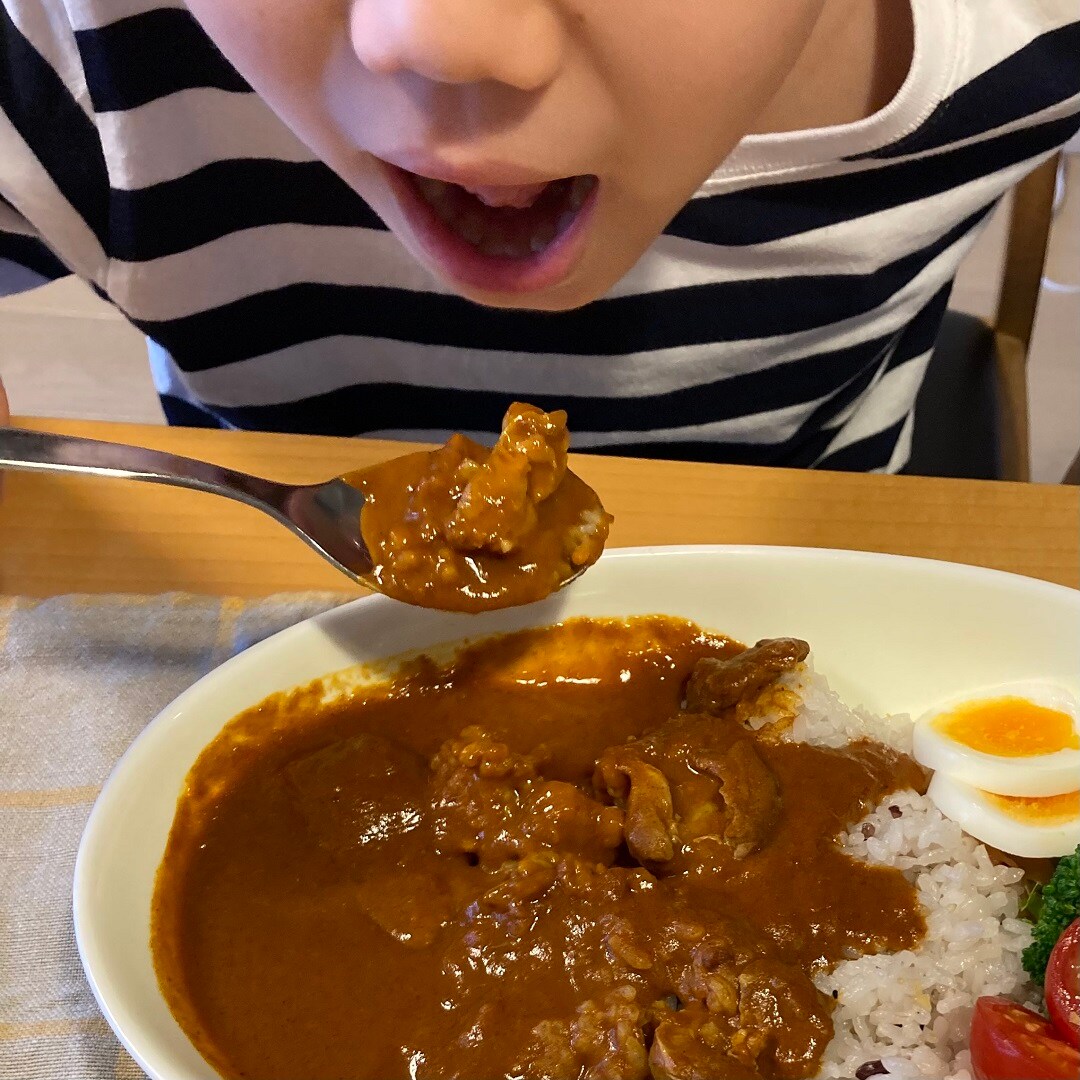 子供食べる様子