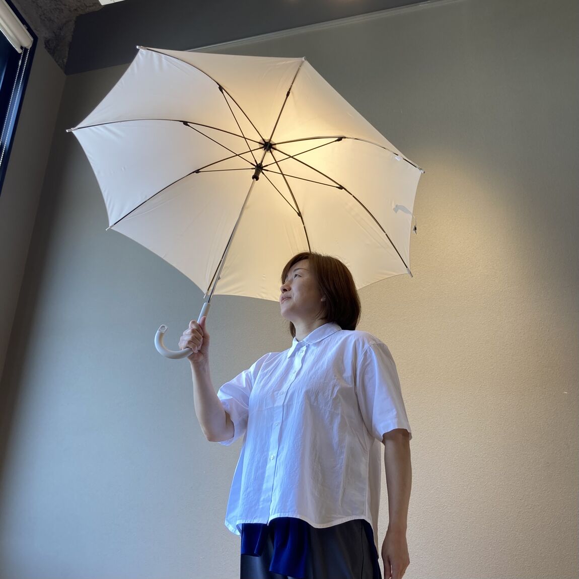 左向き