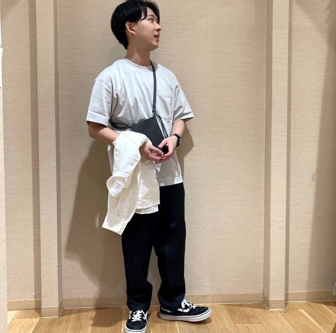 シャツを着た男性