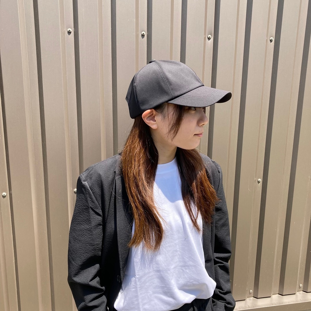 スタッフのスナップ写真上半身の画像