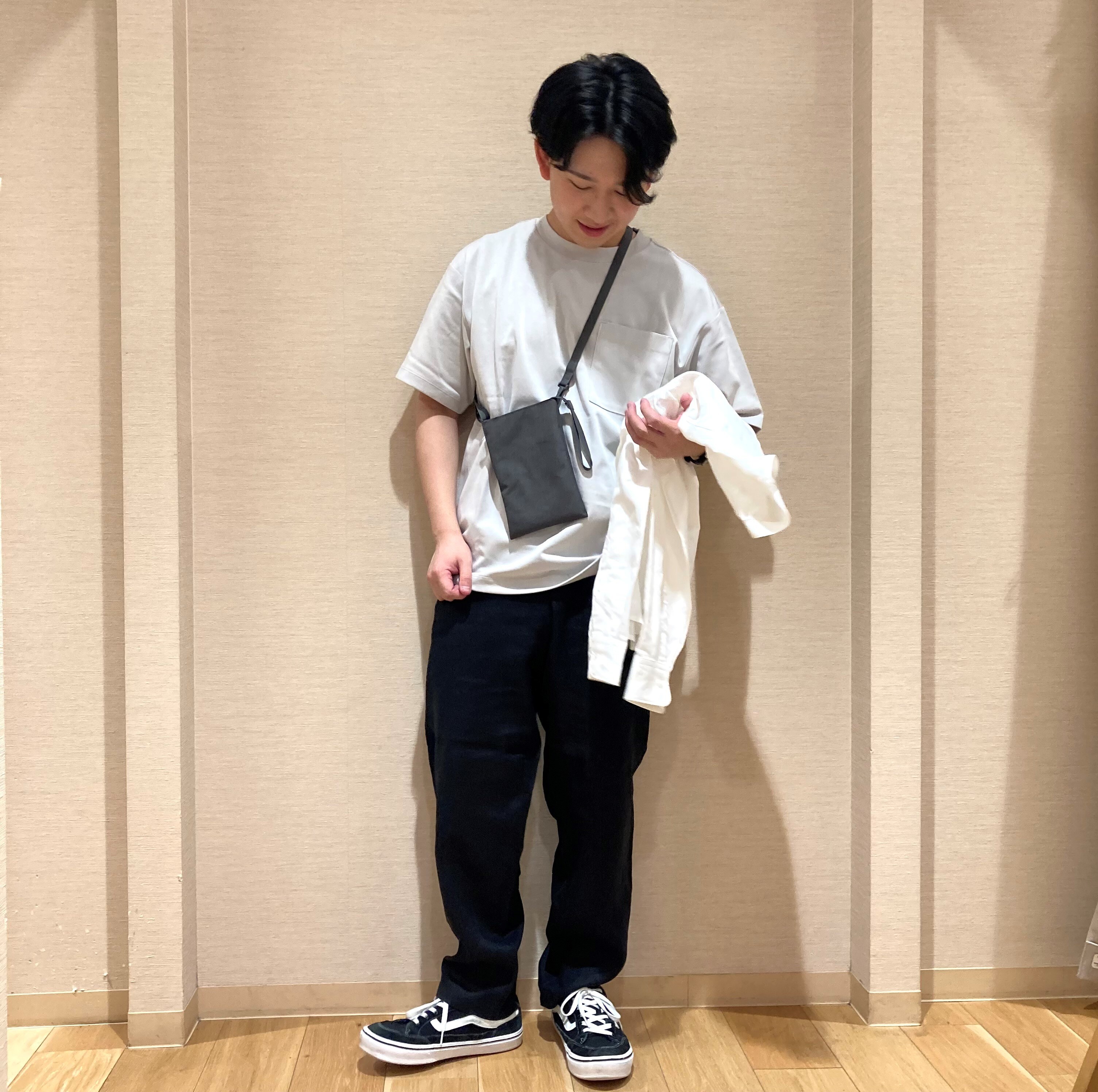 シャツを着た男性