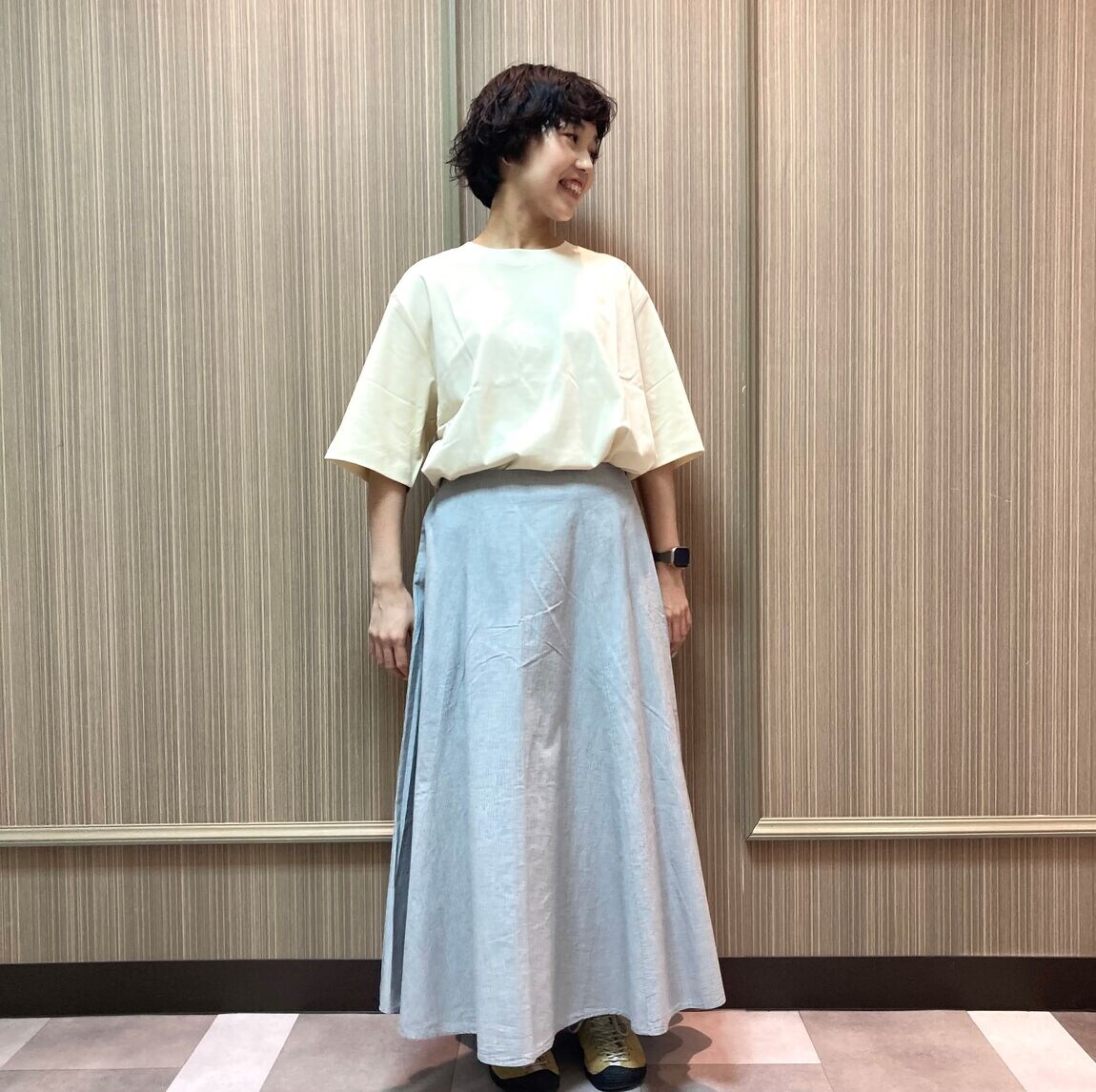 シャツを着た女性