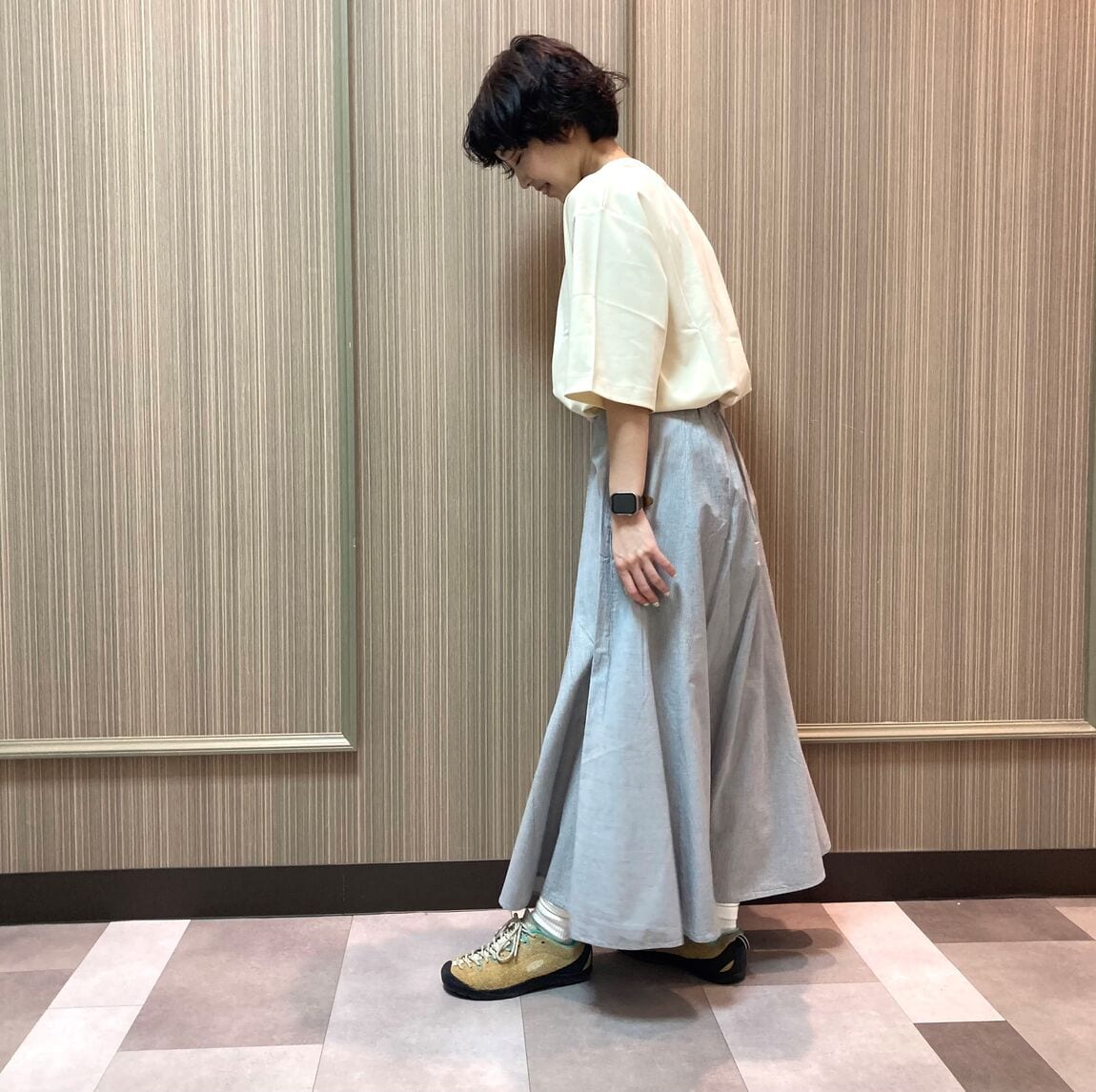 シャツを着た女性