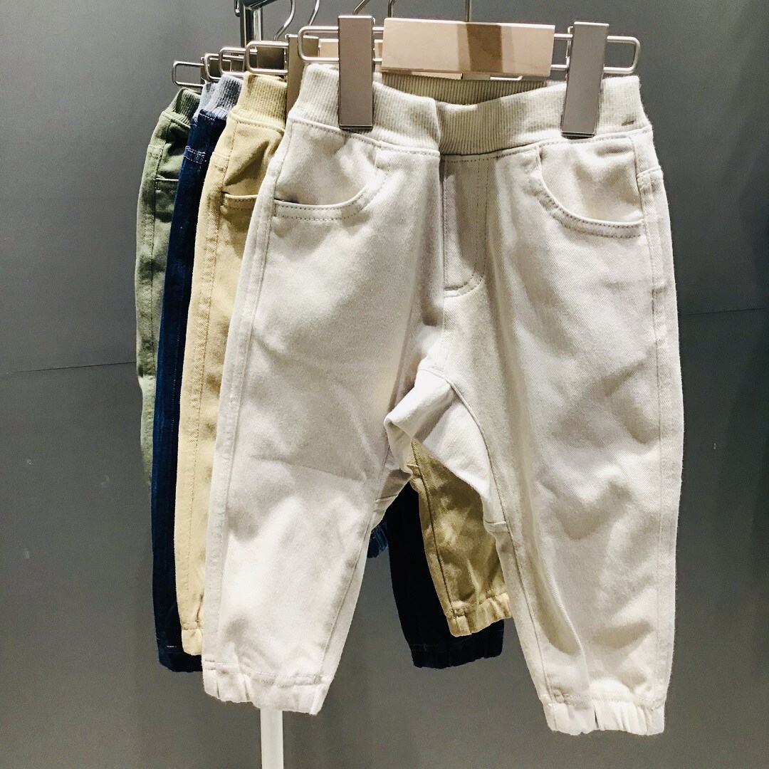 テーパードパンツ