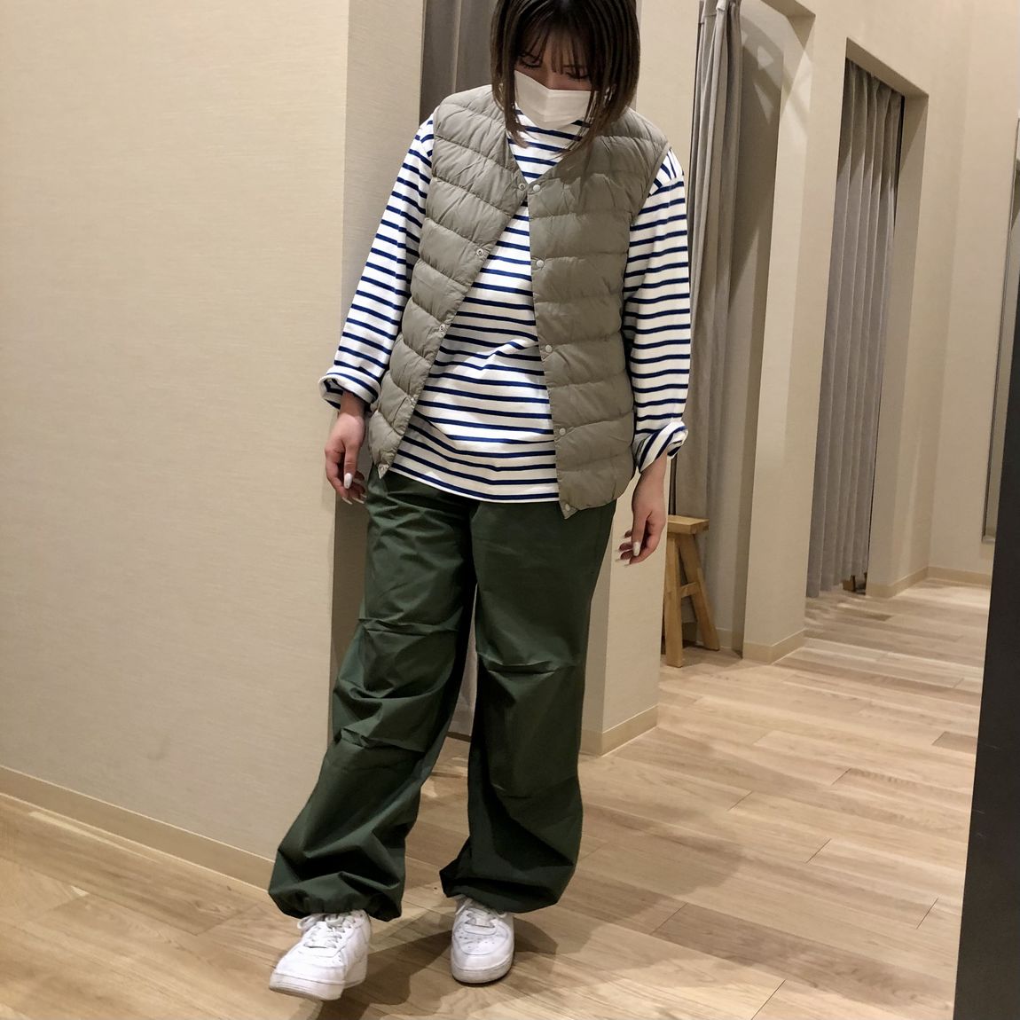 スタッフうつむきショット