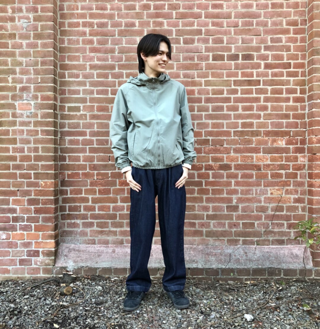 撥水ナイロンウィンドブレーカー　全身着用感