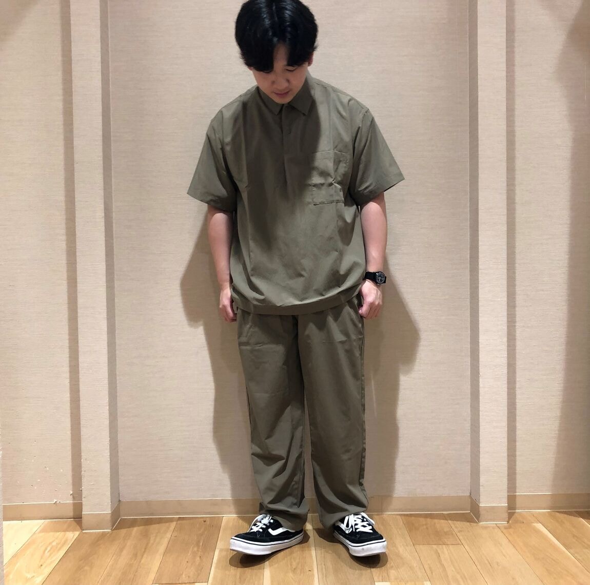 シャツを着た男性