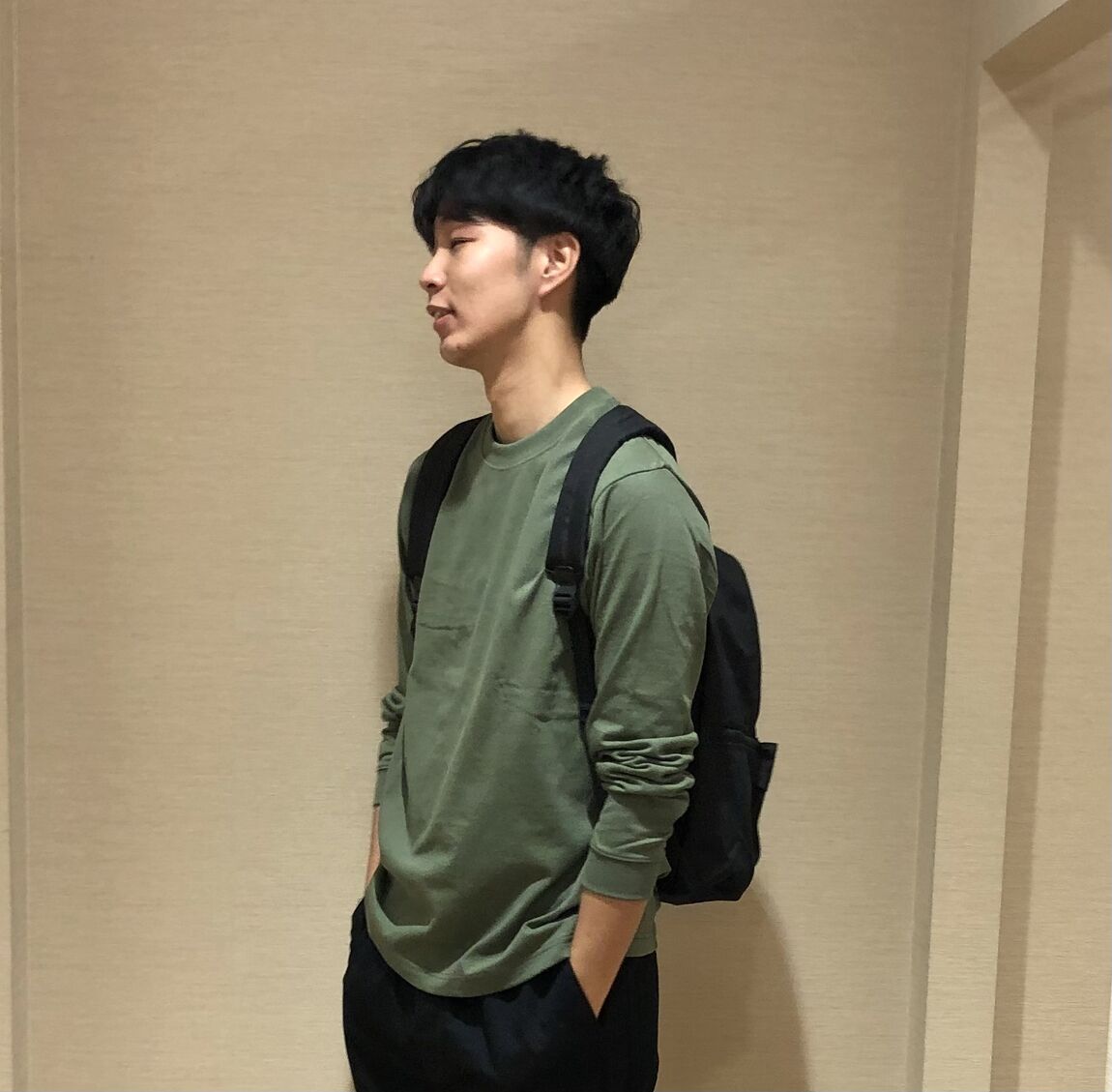 リュックを背負った男性