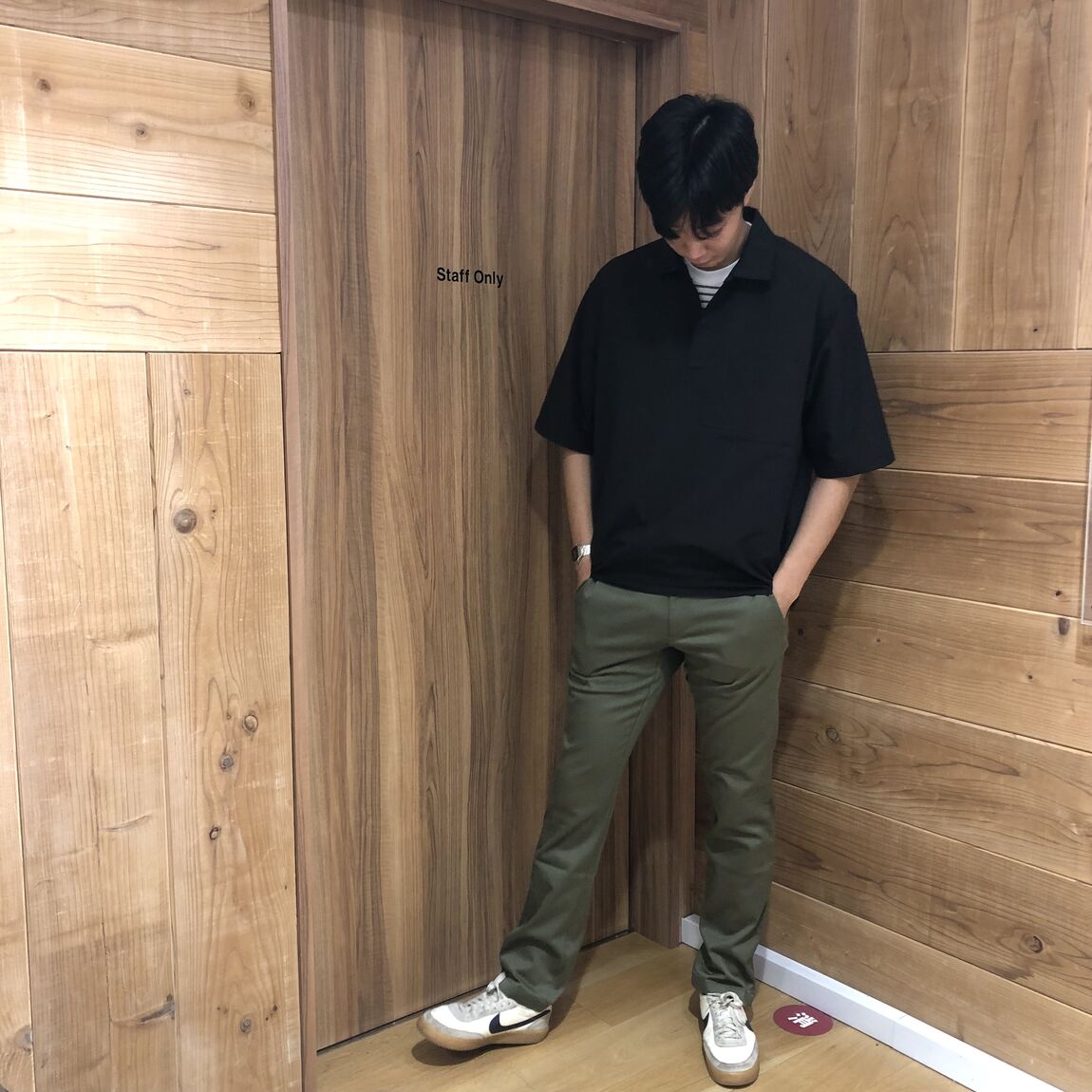 シャツを着た男性