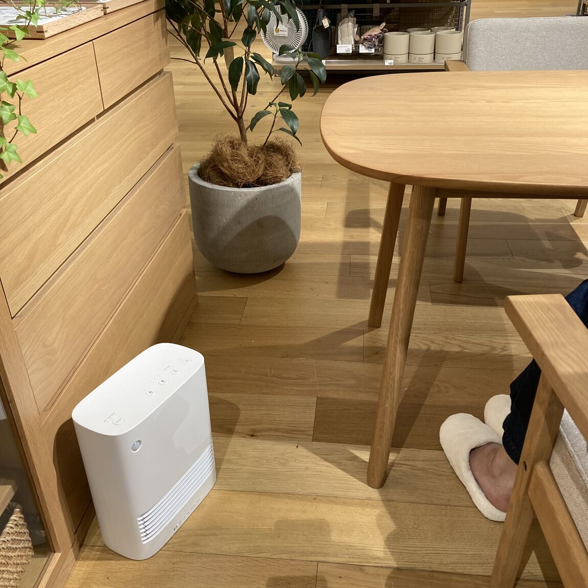 温風がすぐに出る　セラミックファンヒーター