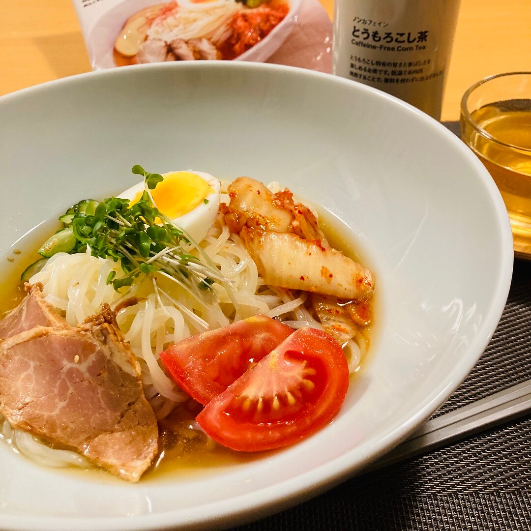 冷麺盛り付け