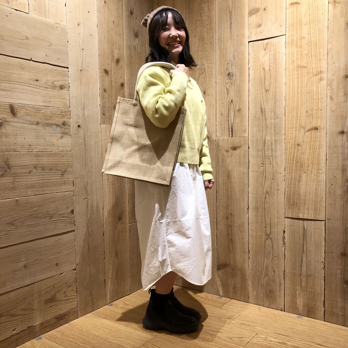 婦人のスタッフスナップ