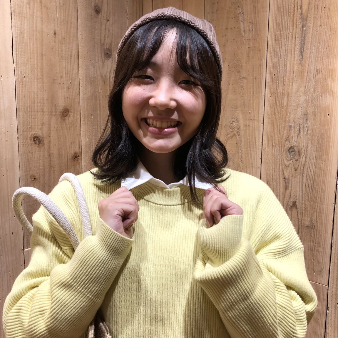 婦人のスタッフスナップ