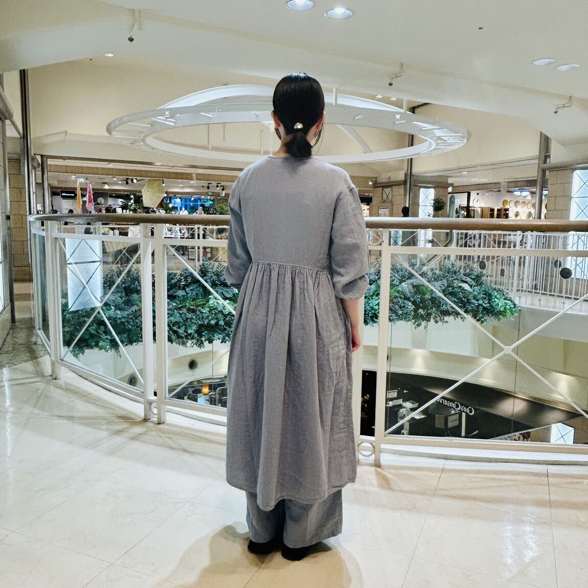 背面