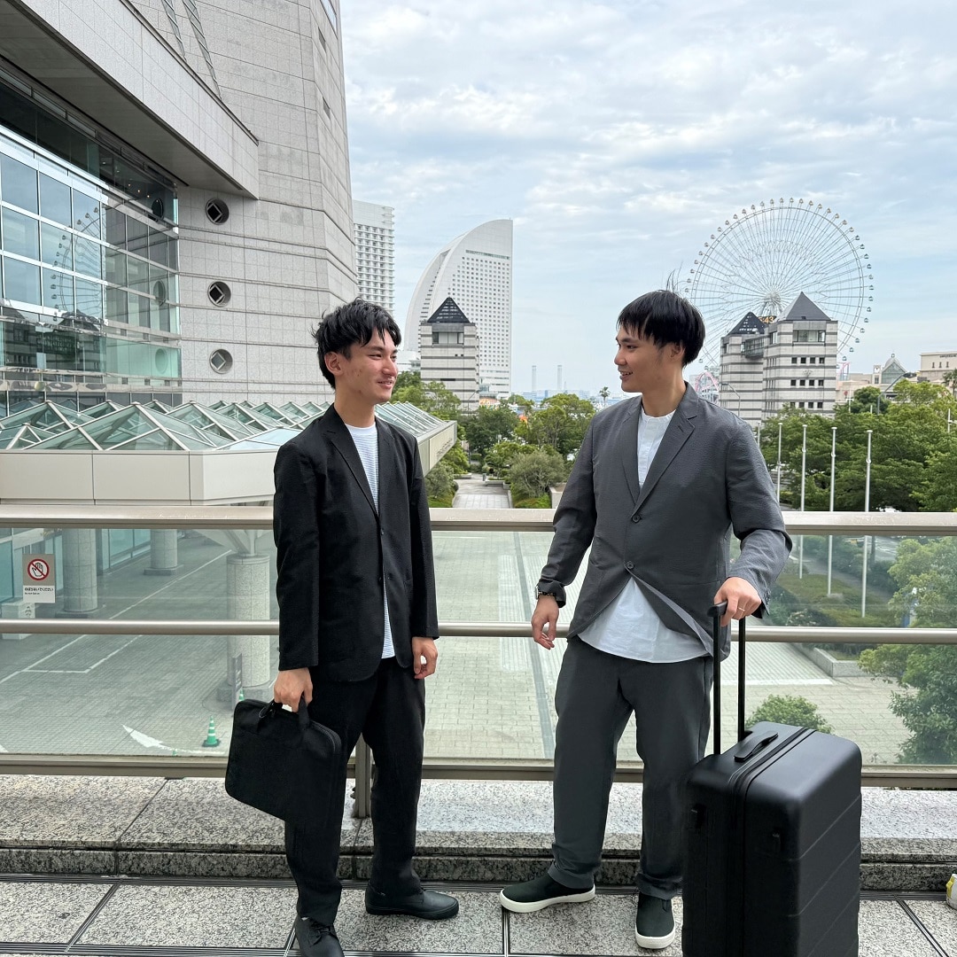 紳士ジャケットを着た2人の写真