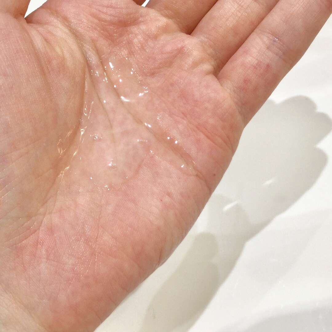 消毒しながらしっかりうるおいを与える、手にやさしい消毒ジェルです。