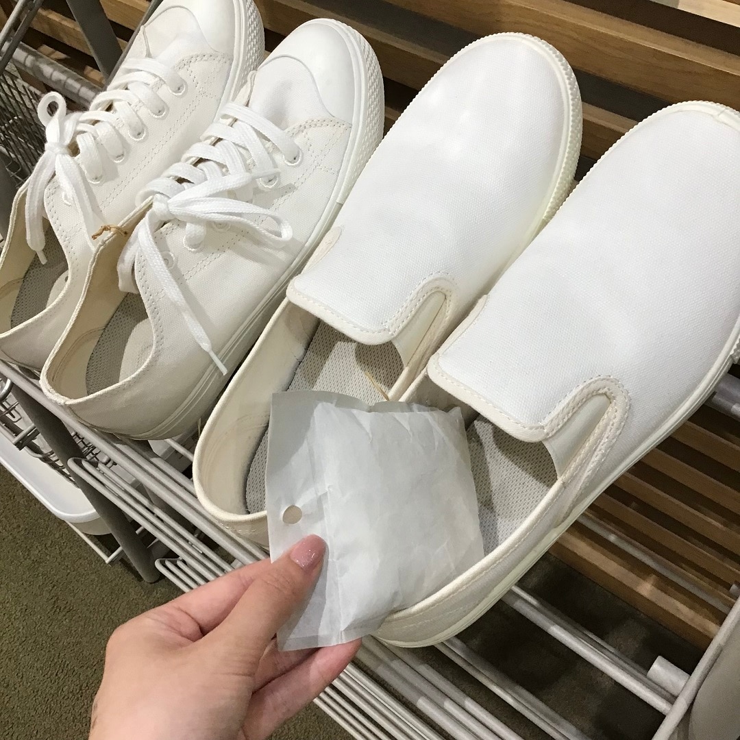 靴に入れている様子
