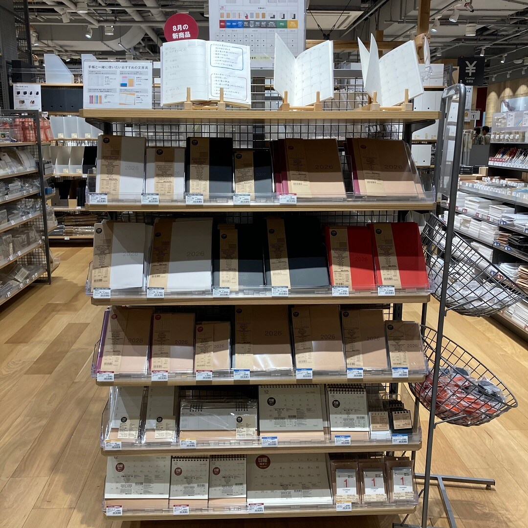 【イオンモール鈴鹿】12月はじまりの手帳・カレンダー入荷しております