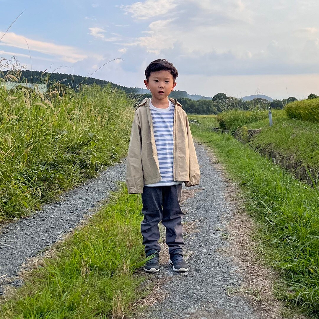 子ども服　撥水フードジャケット
