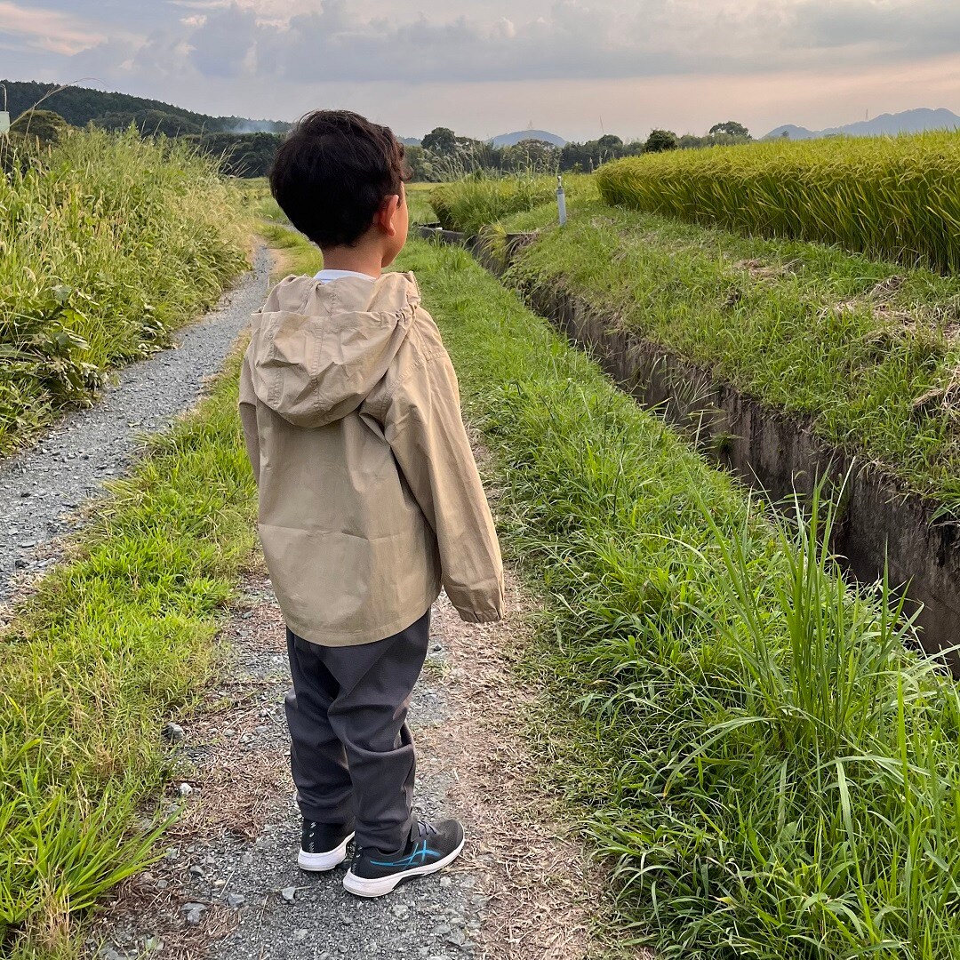 子ども服　撥水フードジャケット