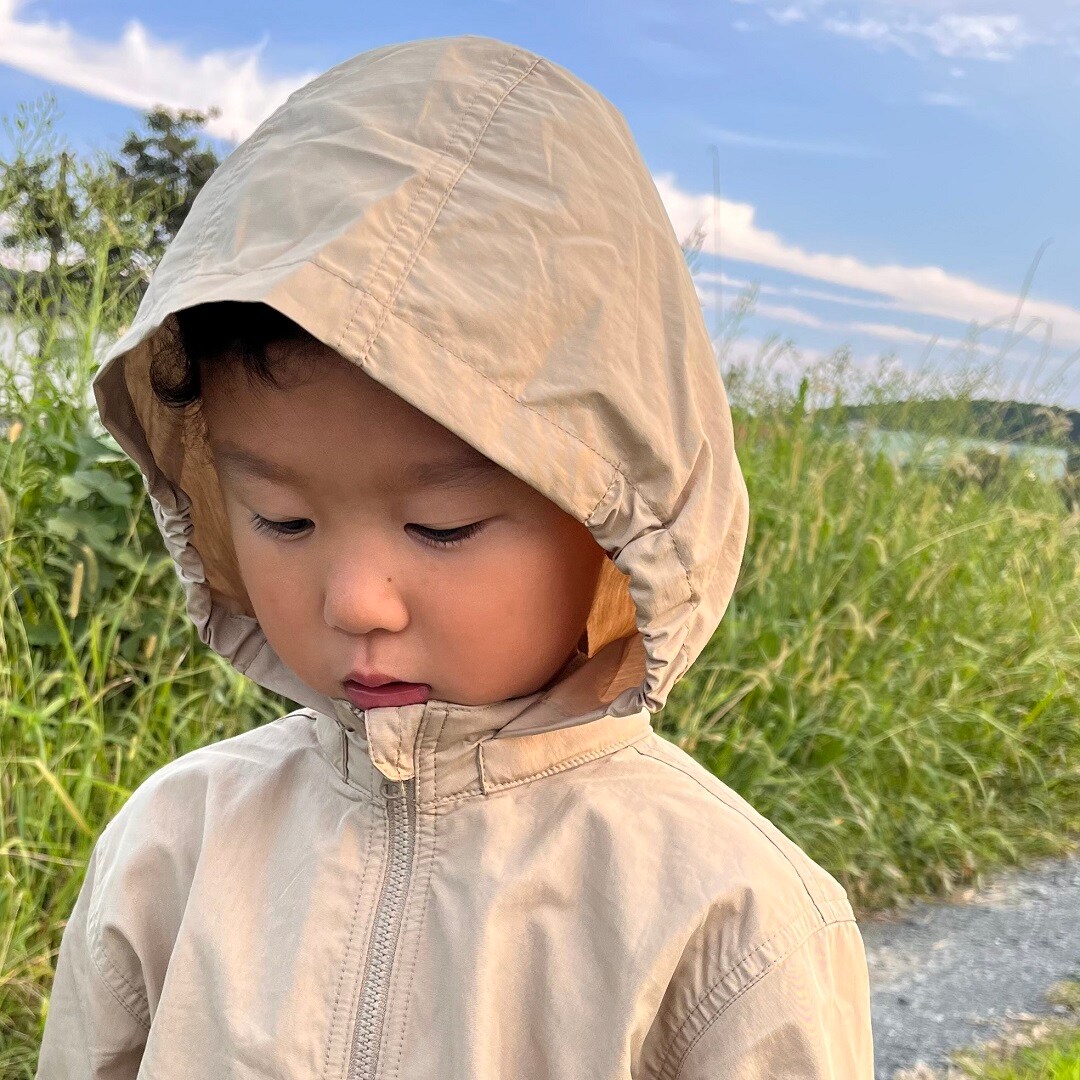 子ども服　撥水フードジャケット
