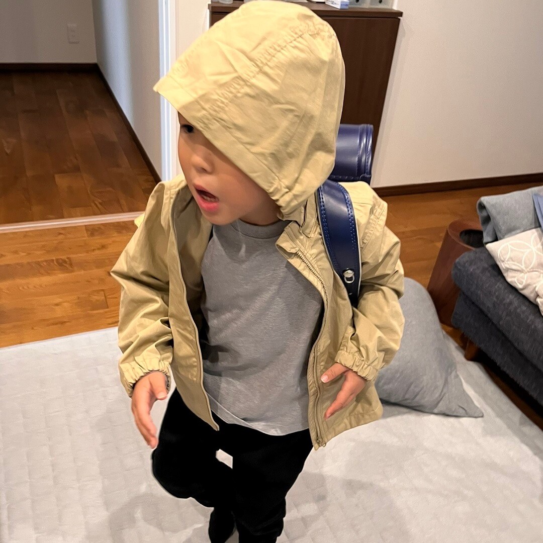 子ども服　撥水フードジャケット