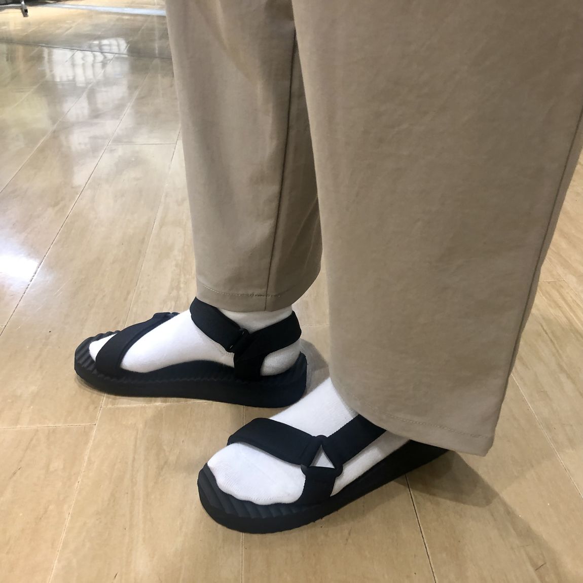 テープベルトサンダル