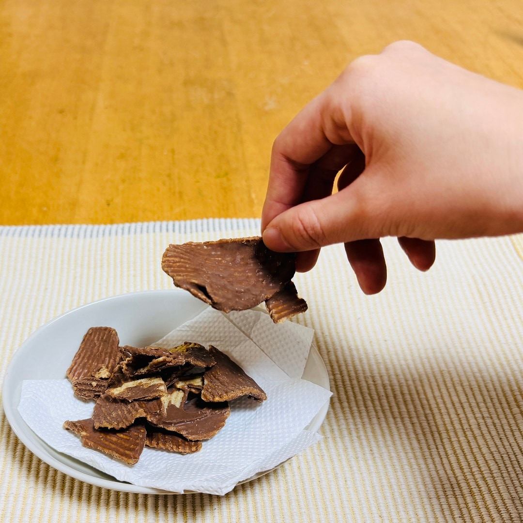 【セレオ国分寺】　チョコがけポテトチップス　入荷しています。