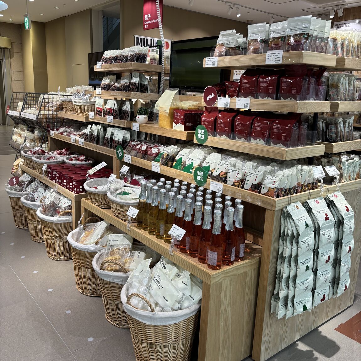 【具志川メインシティ】クリスマスのお菓子が入荷しました。