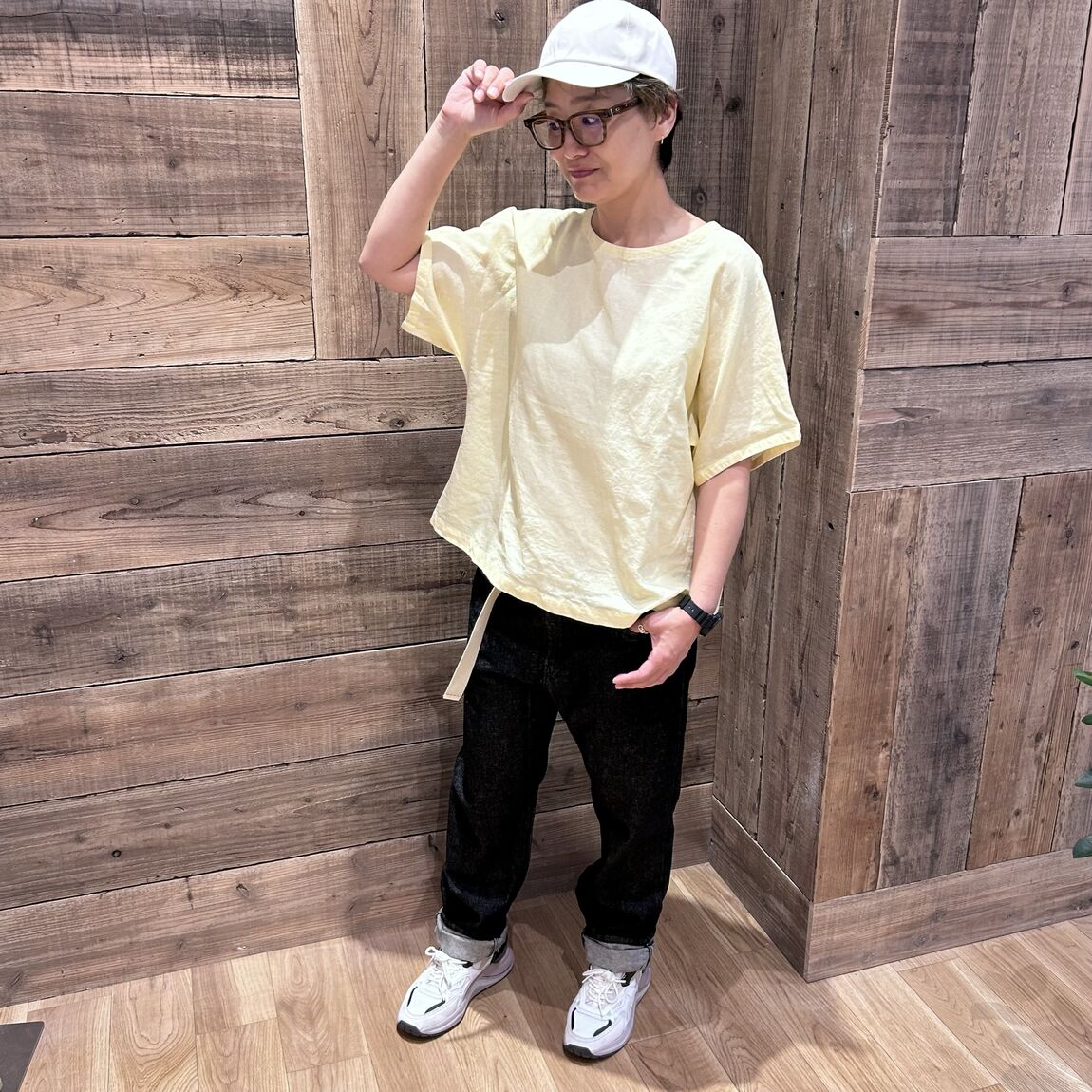 スタッフスナップ川岸2