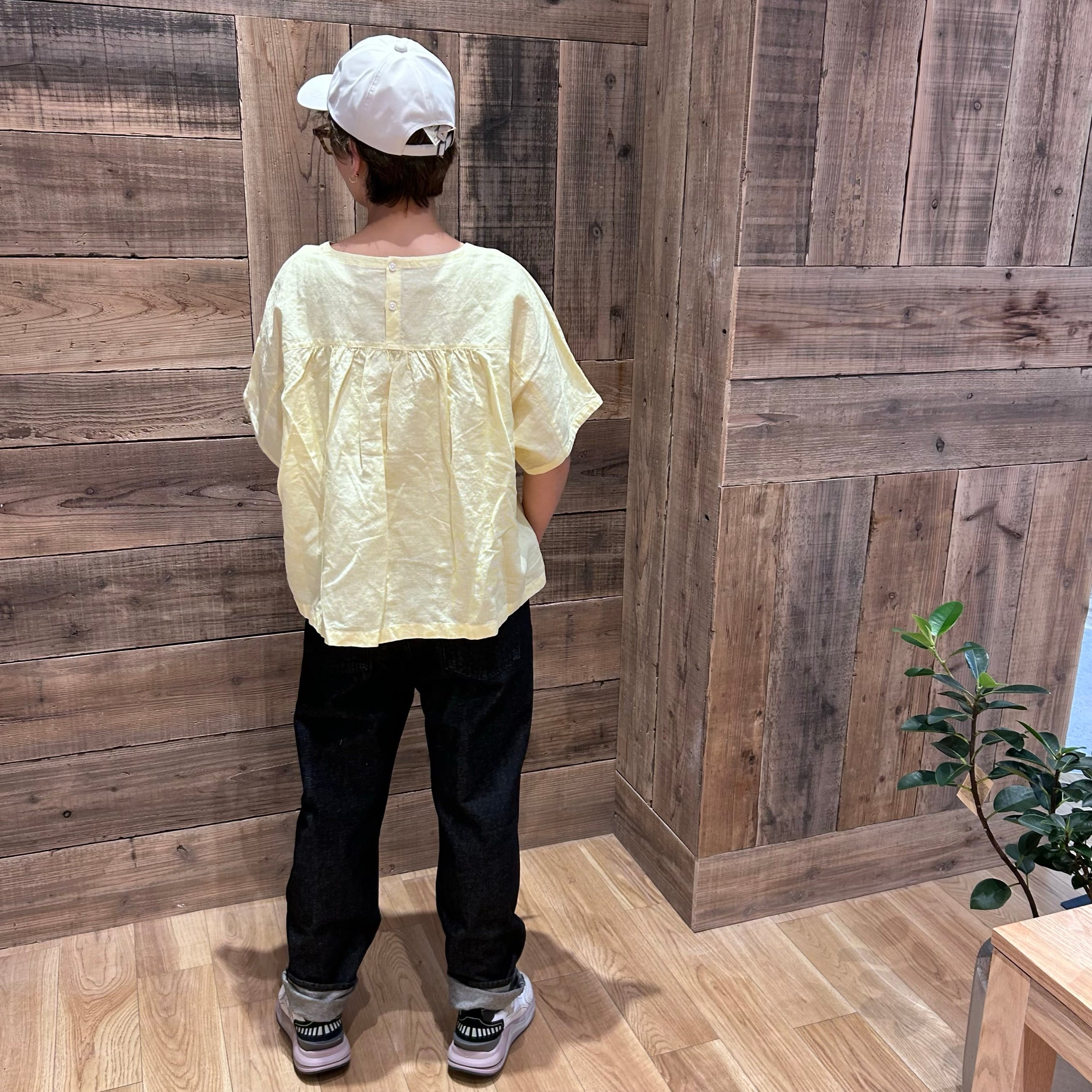 スタッフスナップ川岸3